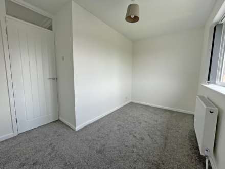 Chelsea Close, Shaw, Image 14