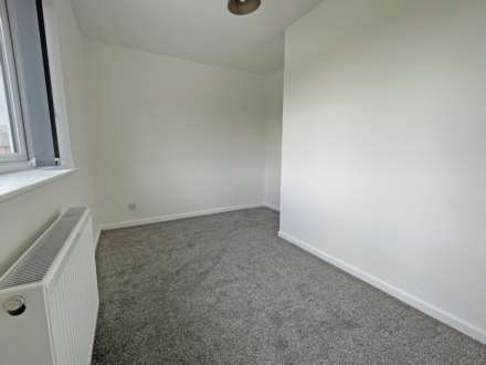 Chelsea Close, Shaw, Image 15