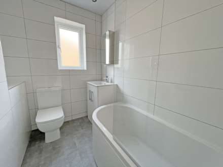 Chelsea Close, Shaw, Image 16