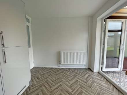 Chelsea Close, Shaw, Image 8