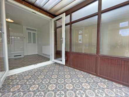 Chelsea Close, Shaw, Image 9