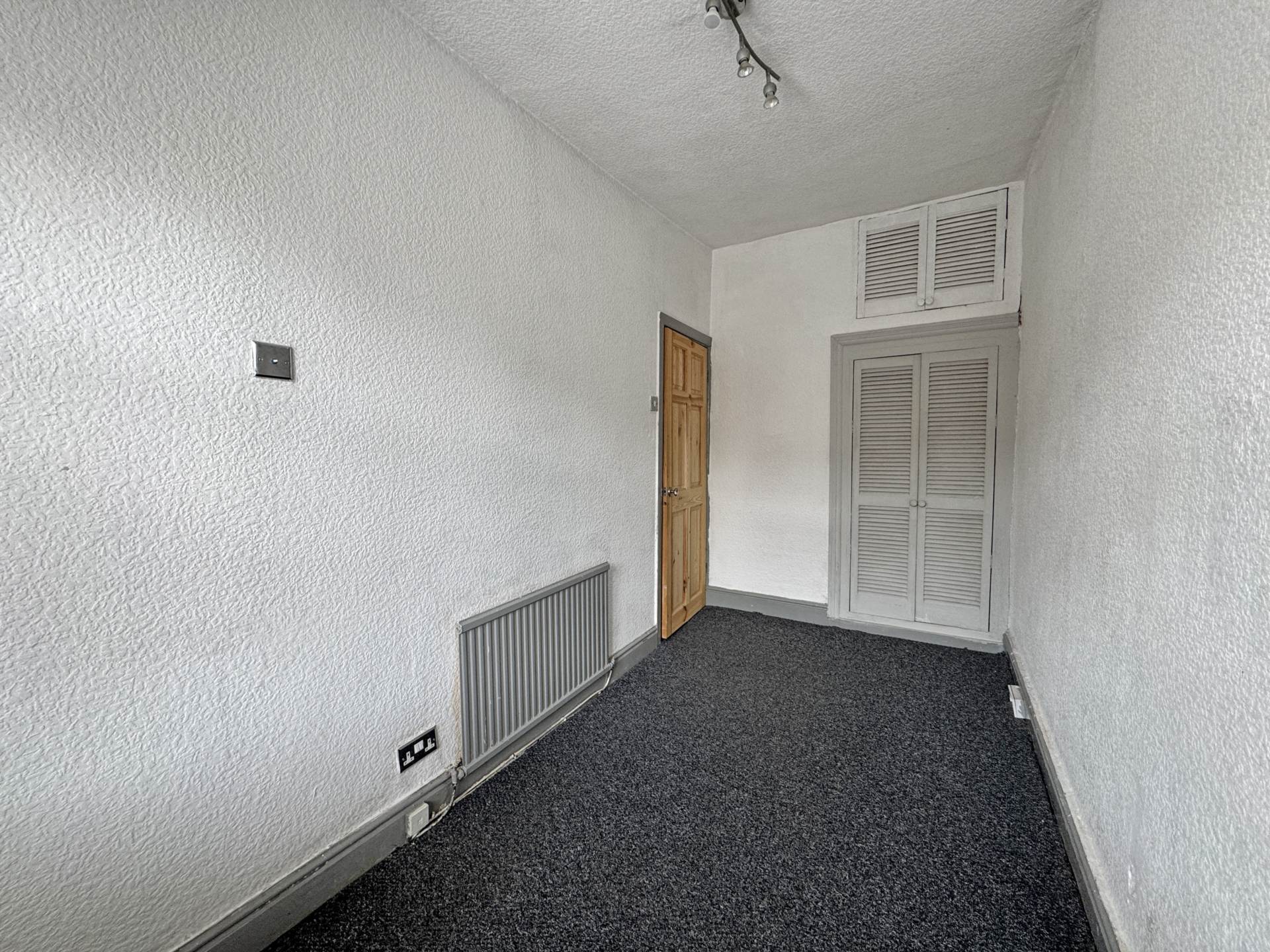 Rochdale Road, Royton, Image 13