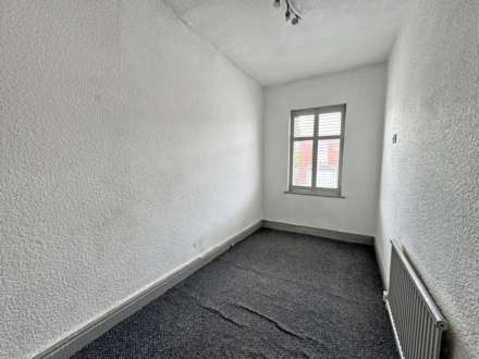Rochdale Road, Royton, Image 12