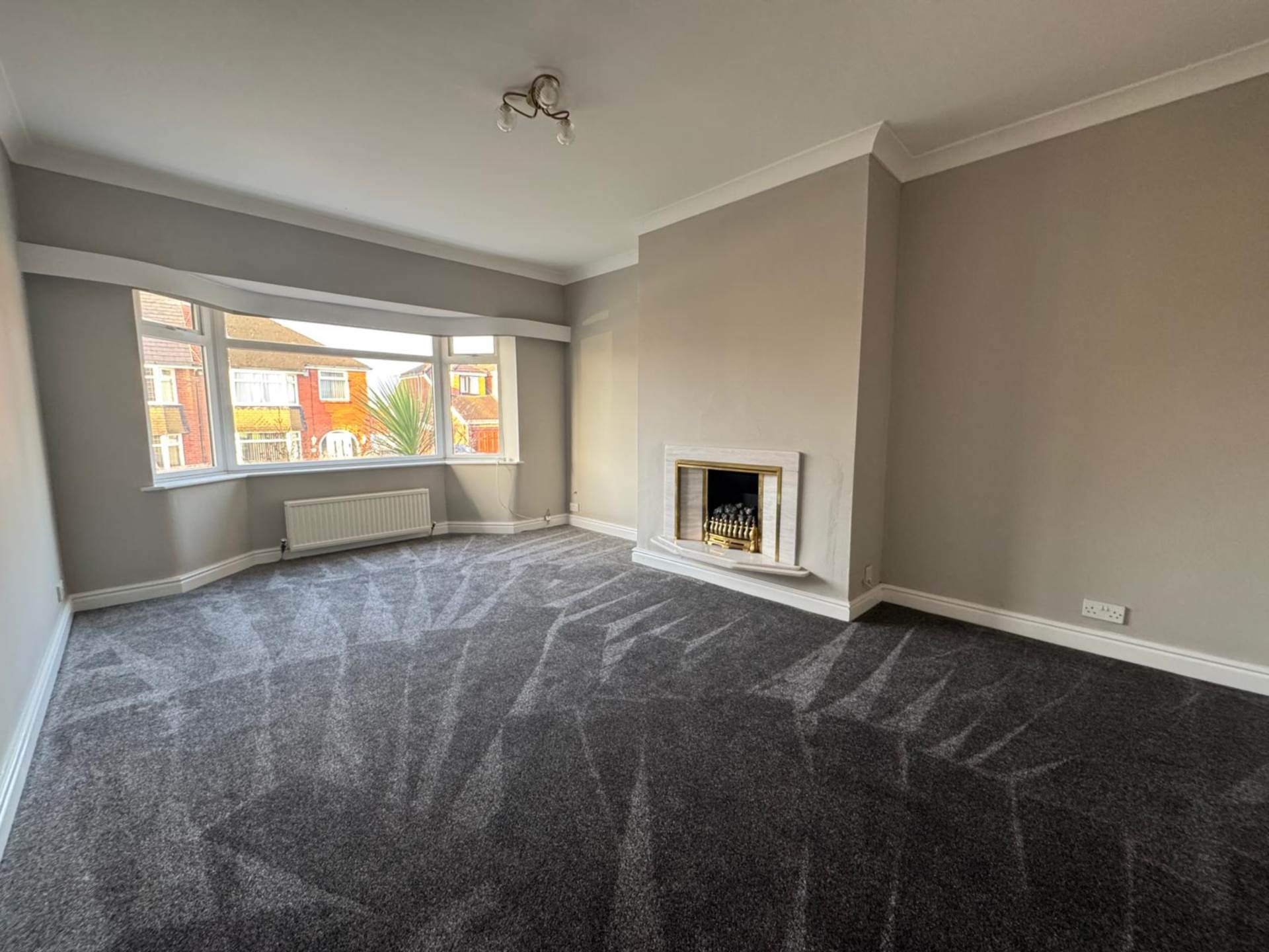 Manor Road, Shaw, Image 2