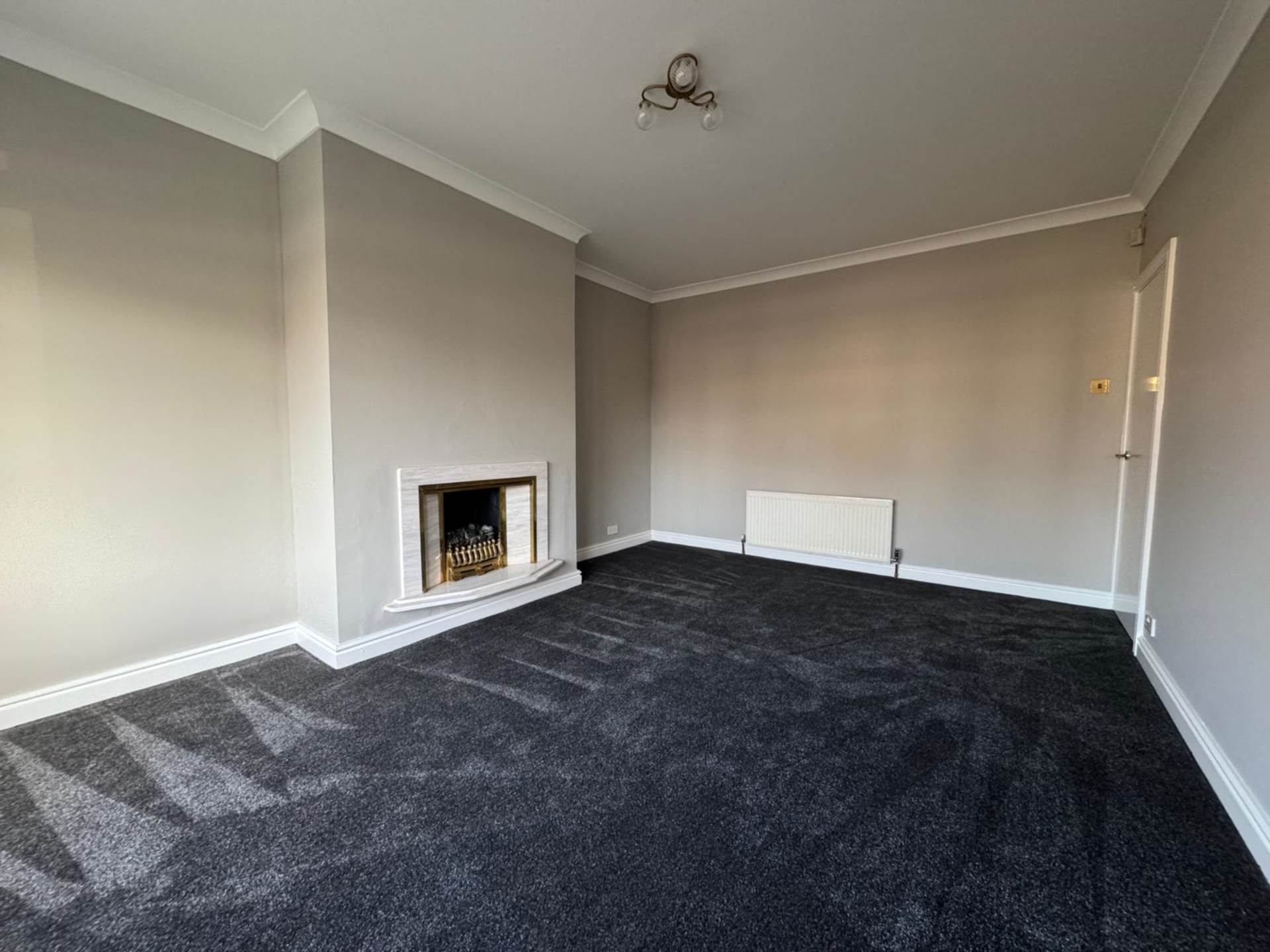 Manor Road, Shaw, Image 3