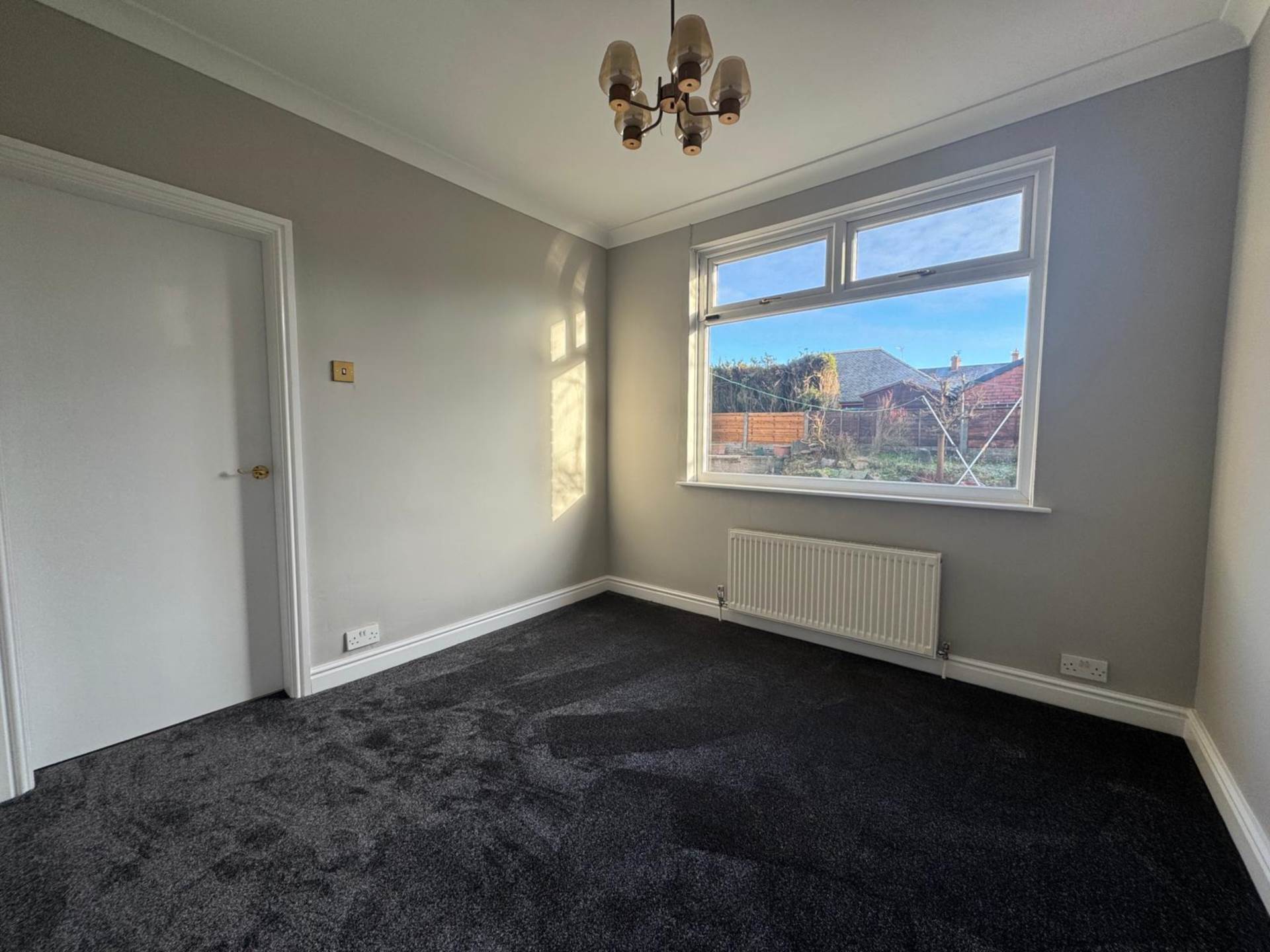Manor Road, Shaw, Image 5