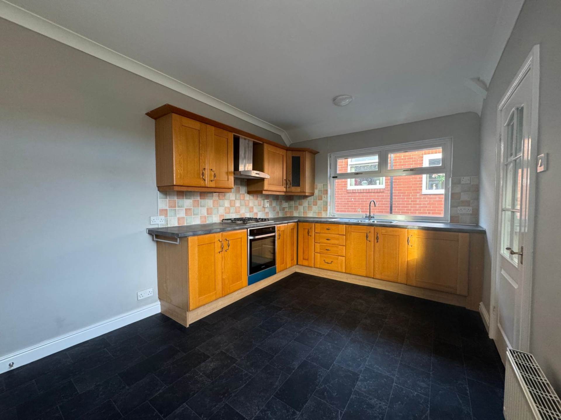 Manor Road, Shaw, Image 6