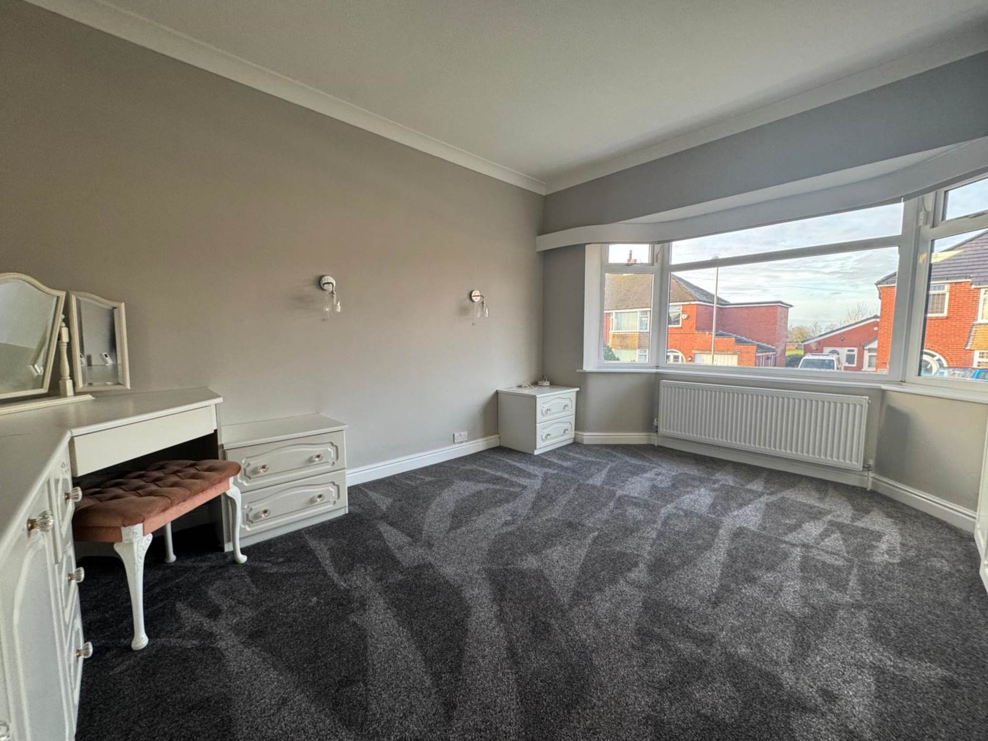 Manor Road, Shaw, Image 8