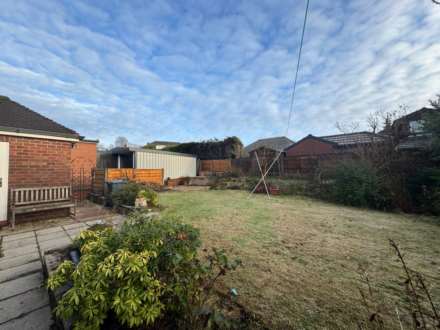 Manor Road, Shaw, Image 14