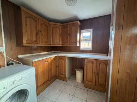 Manor Road, Shaw, Image 7