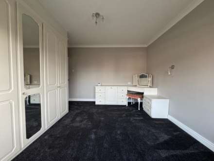 Manor Road, Shaw, Image 9