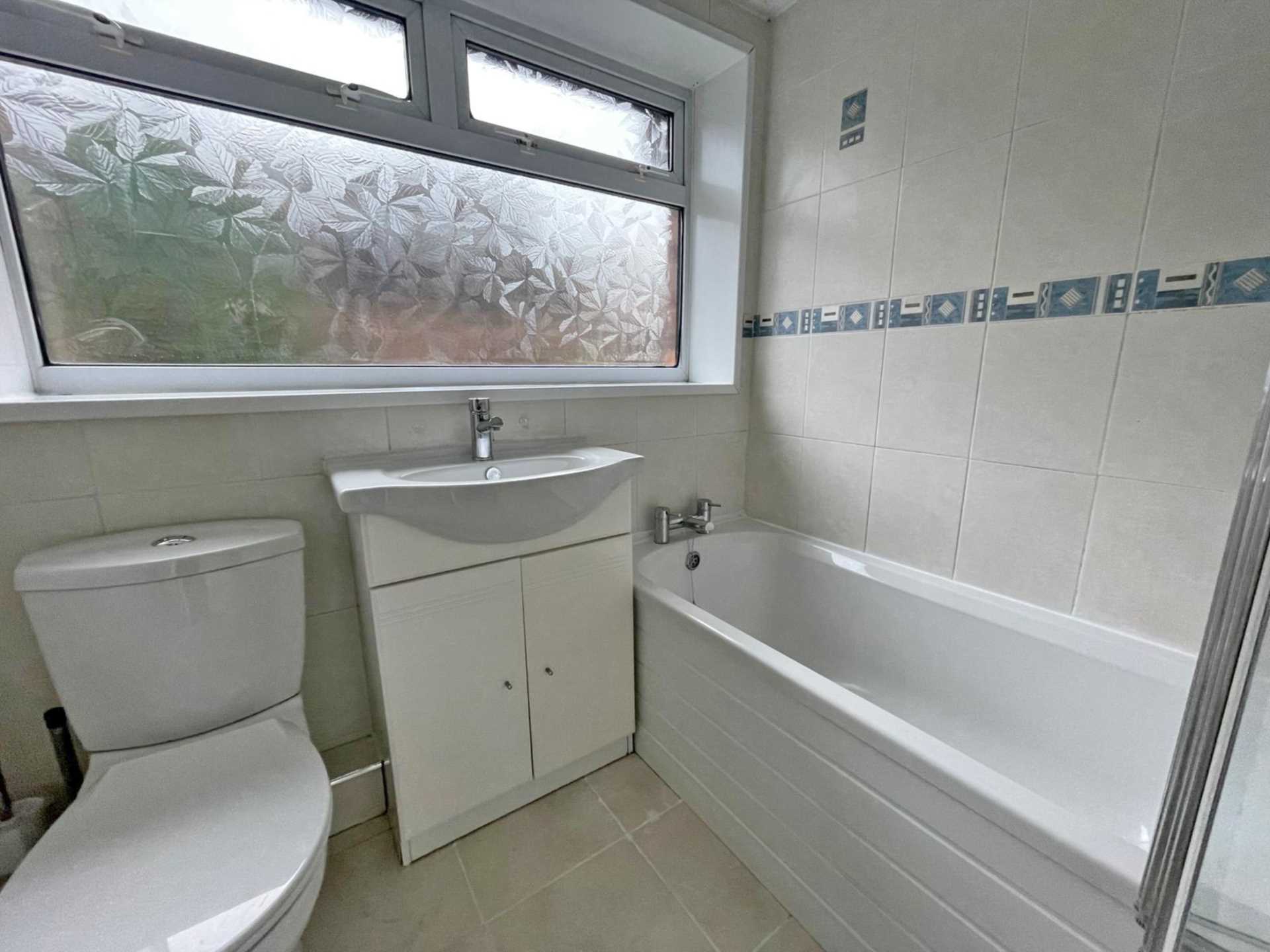 Dogford Road, Royton, Image 11