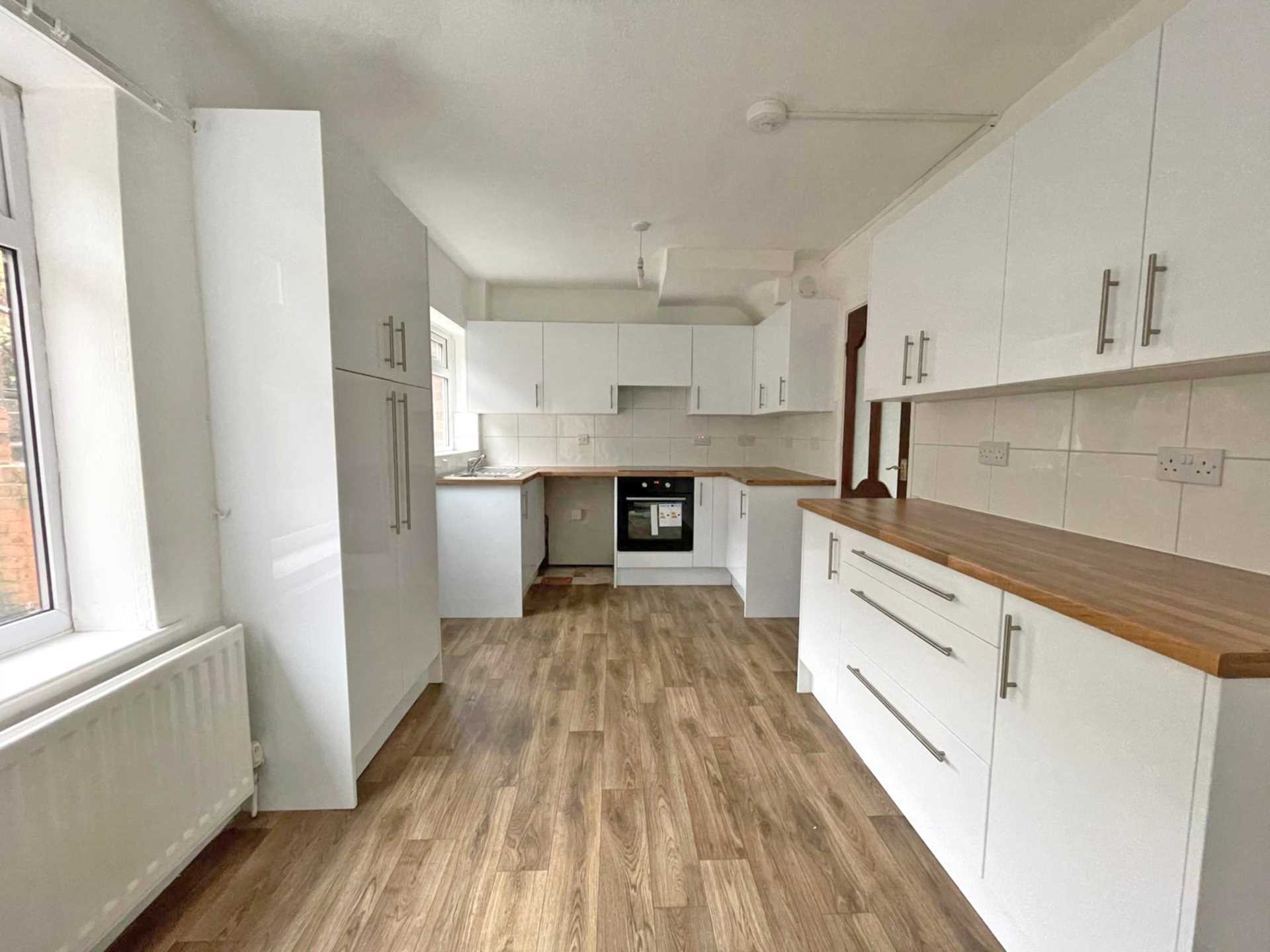 Dogford Road, Royton, Image 3