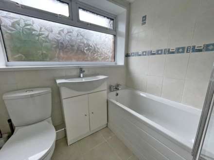 Dogford Road, Royton, Image 12