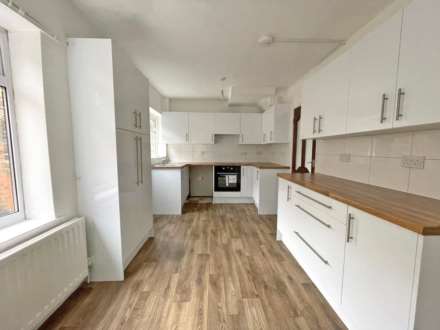 Dogford Road, Royton, Image 3