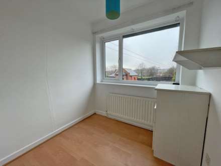 Dogford Road, Royton, Image 9