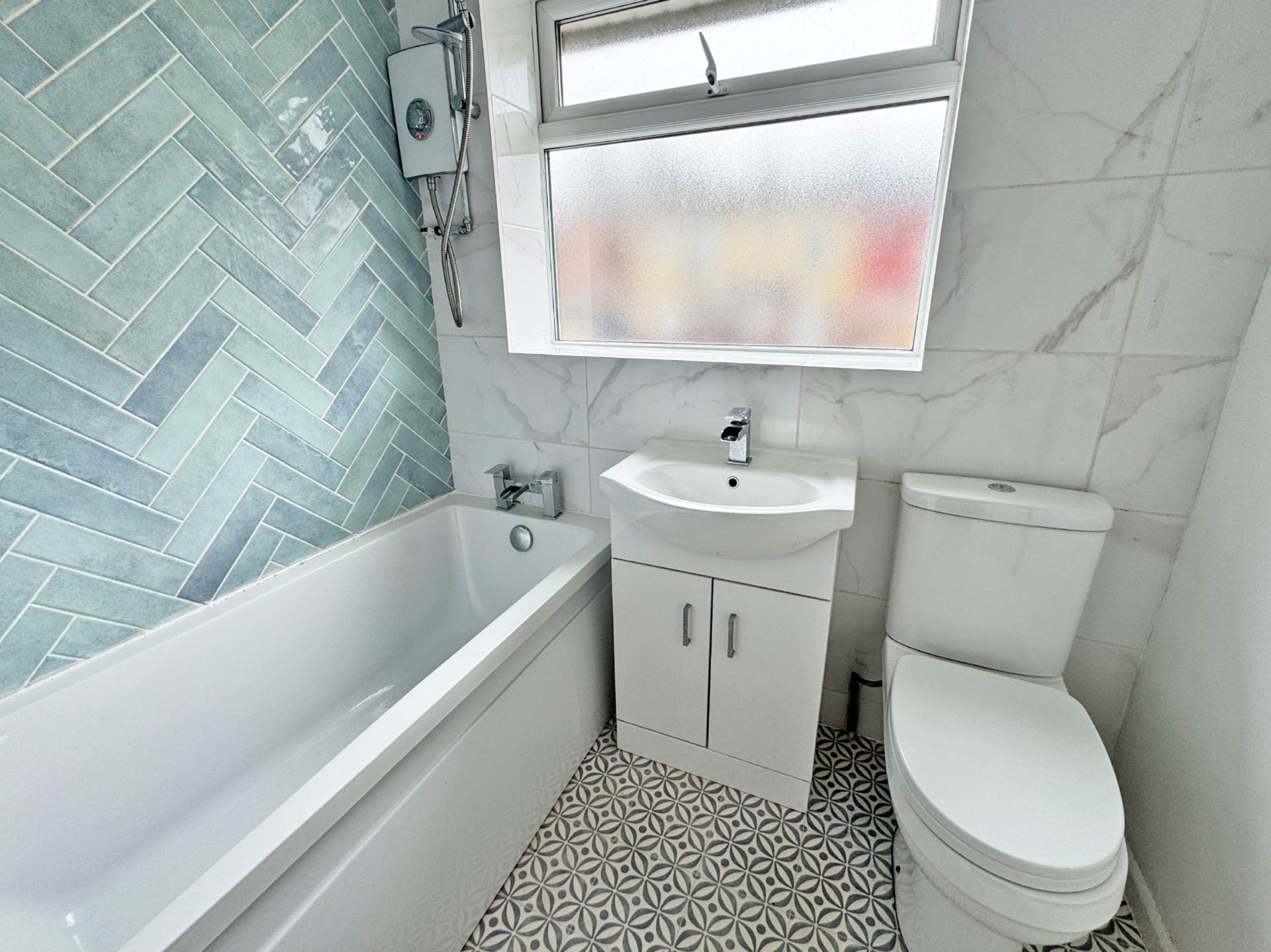 Turf Lane, Royton, Image 12