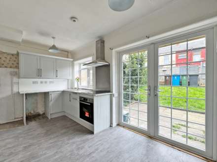 Turf Lane, Royton, Image 5