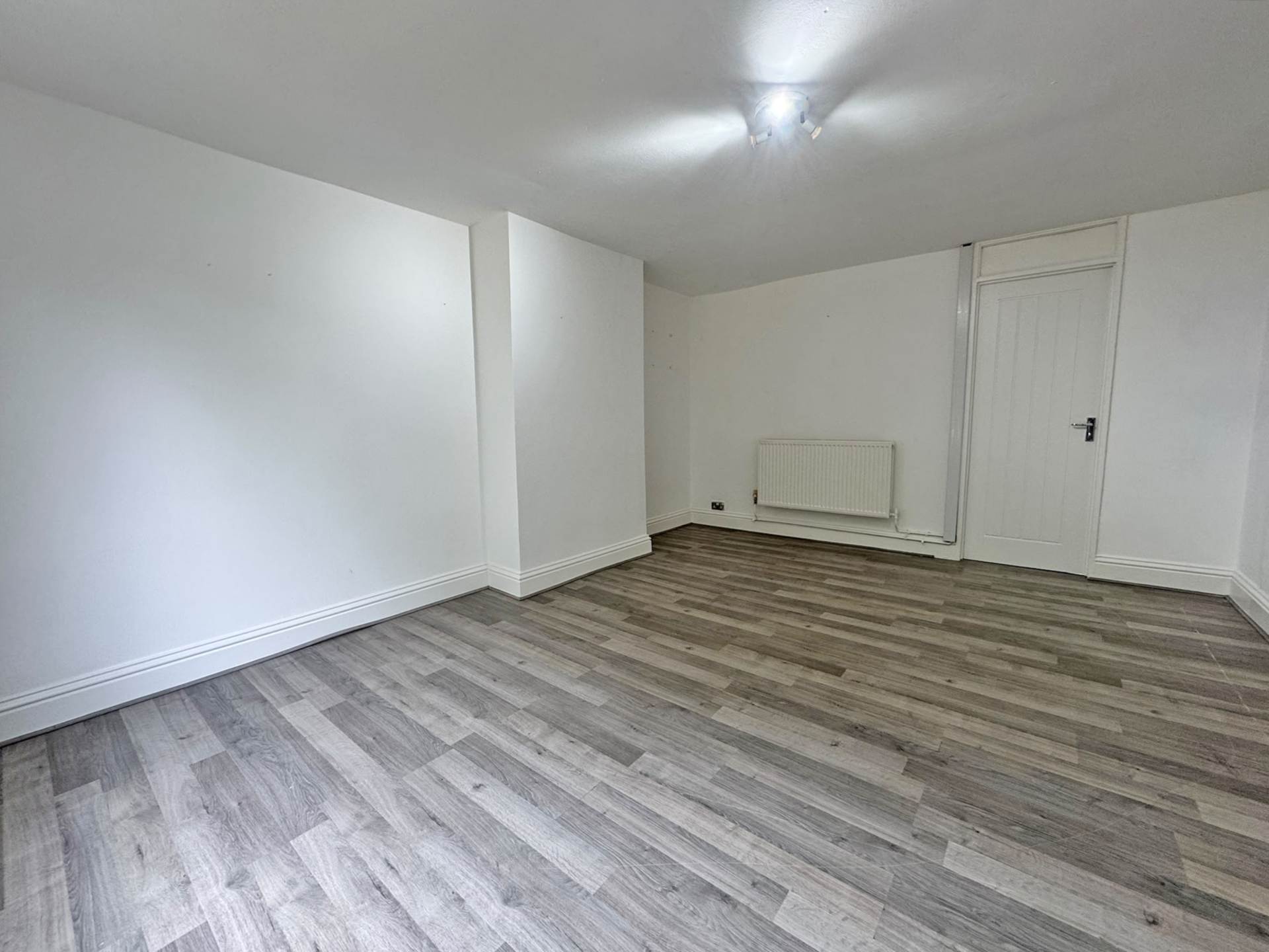 Hopkin Avenue, Derker, Image 3