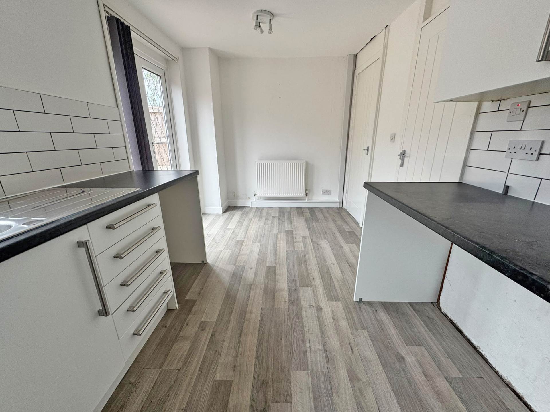 Hopkin Avenue, Derker, Image 5
