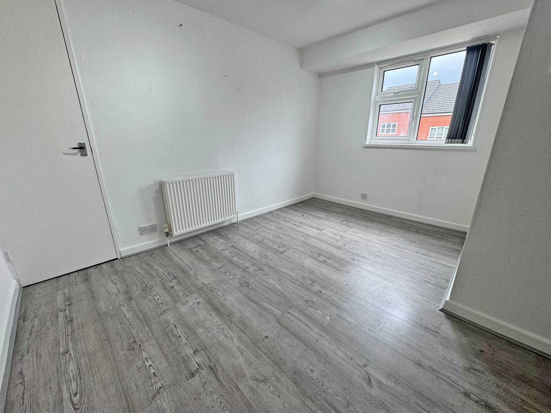 Hopkin Avenue, Derker, Image 6