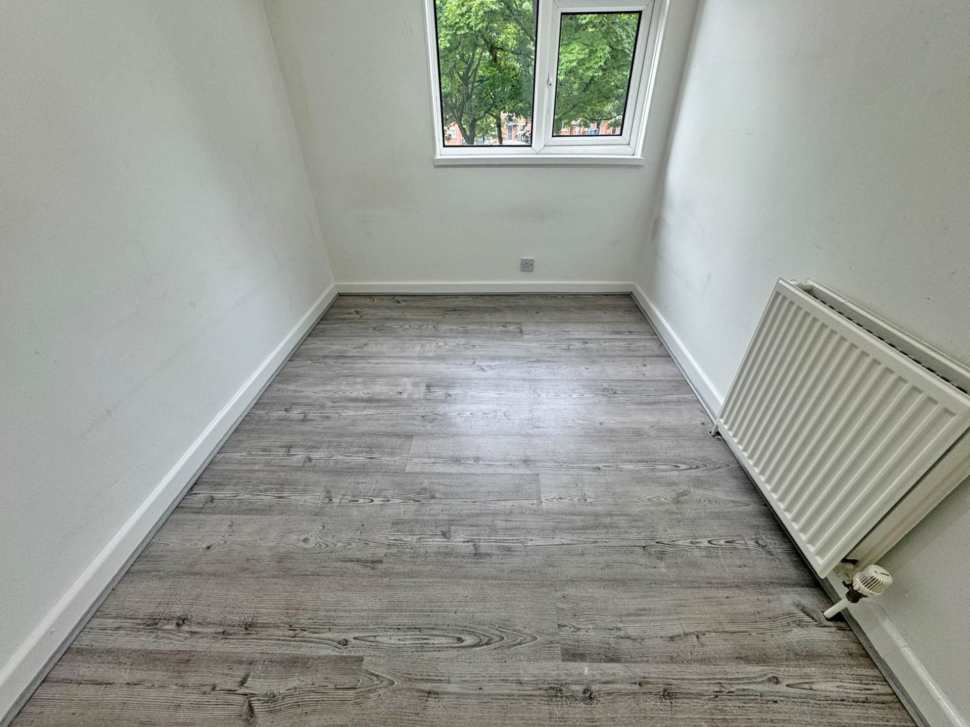 Hopkin Avenue, Derker, Image 8