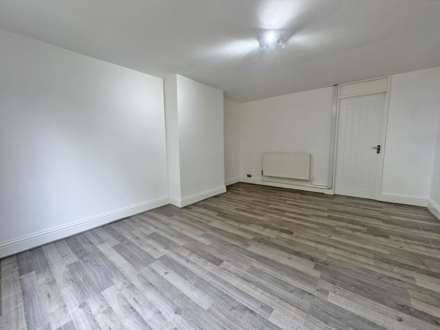 Hopkin Avenue, Derker, Image 3