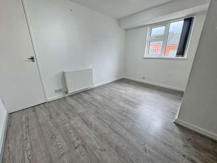 Hopkin Avenue, Derker, Image 6