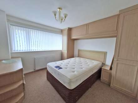 Berkshire Close, Chadderton, Image 6