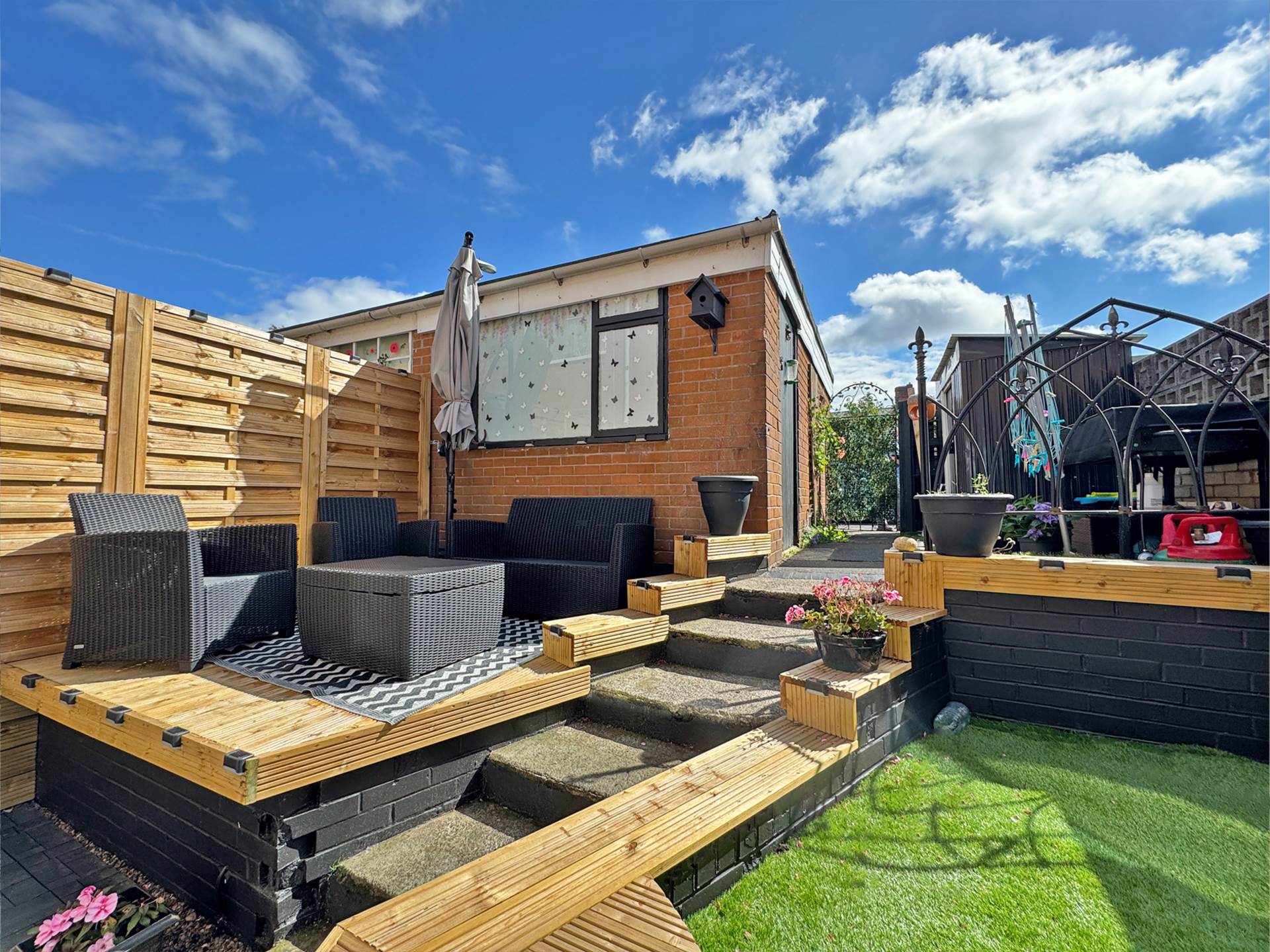 Dryclough Walk, Royton, Image 2