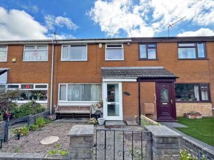 3 Bedroom Town House, Dryclough Walk, Royton