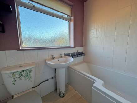 Dryclough Walk, Royton, Image 18