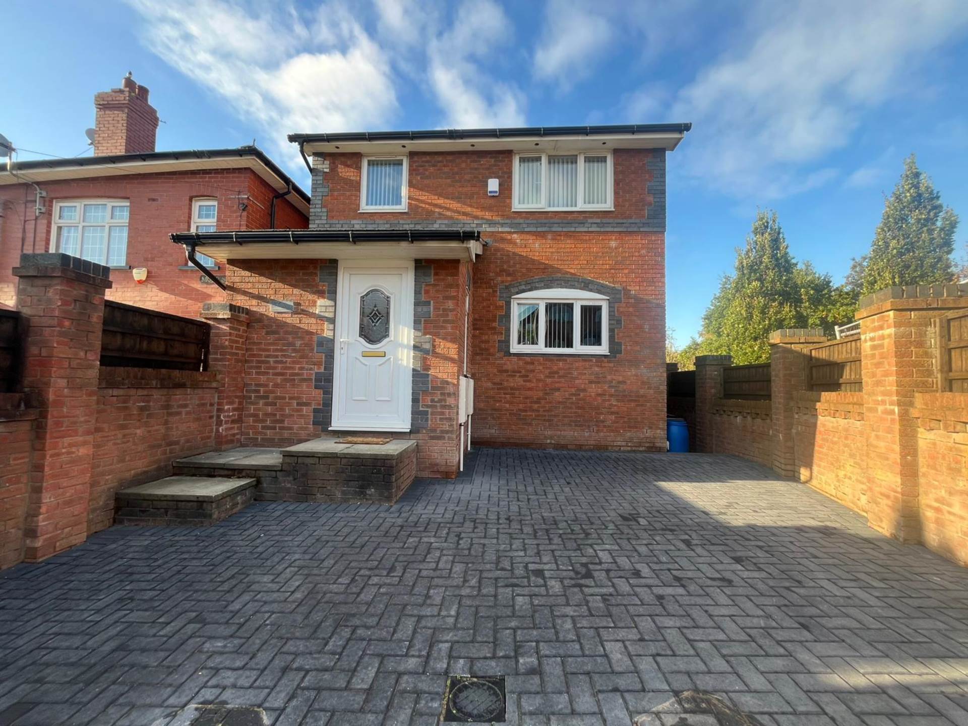 Moor Street, Shaw, Image 1