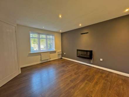 Rosebay Close, Royton, Image 2