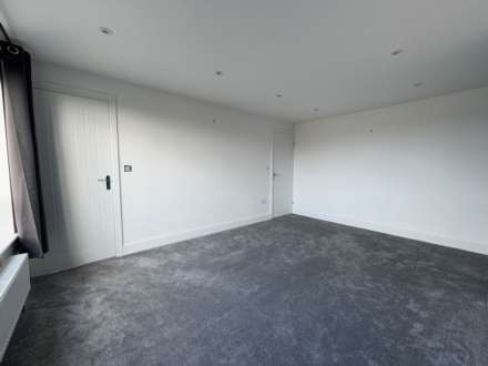 Denbigh Drive, Shaw, Image 3