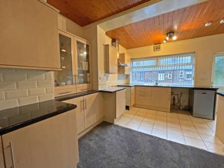 Oaklands Road, Royton, Image 5