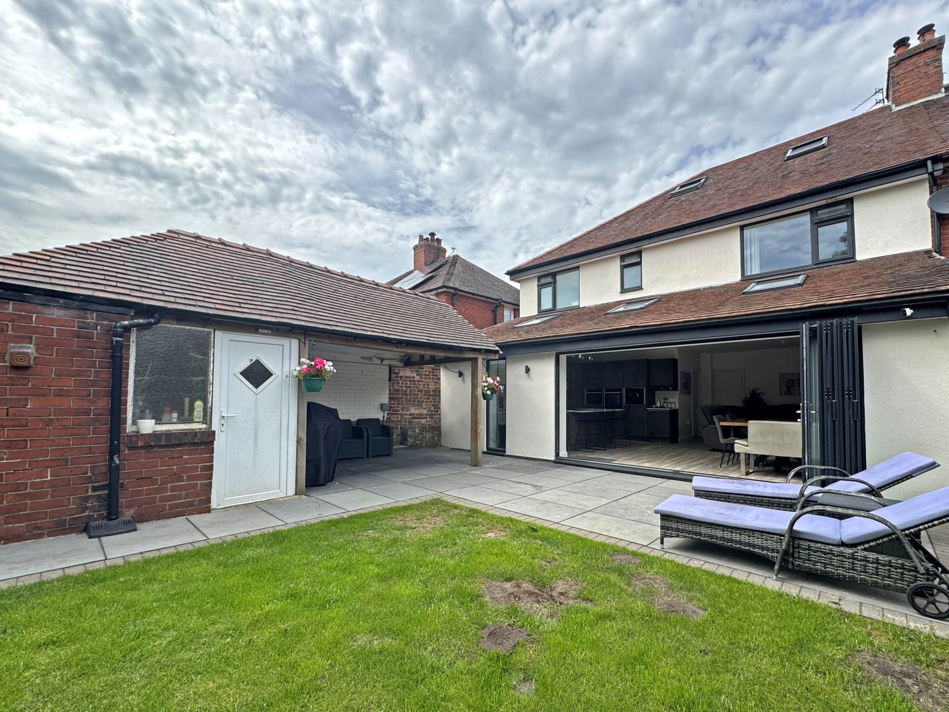 Thornham Old Road, Royton, Image 29