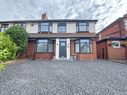 Thornham Old Road, Royton