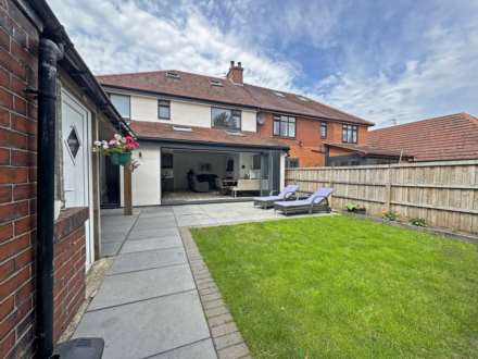 Thornham Old Road, Royton, Image 28