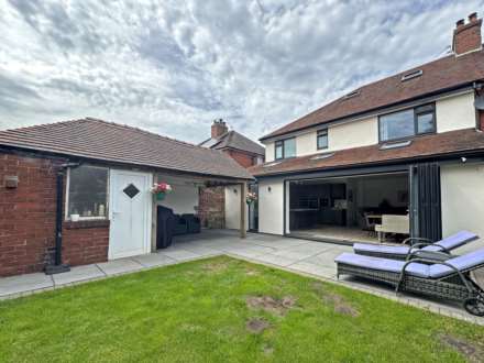 Thornham Old Road, Royton, Image 29