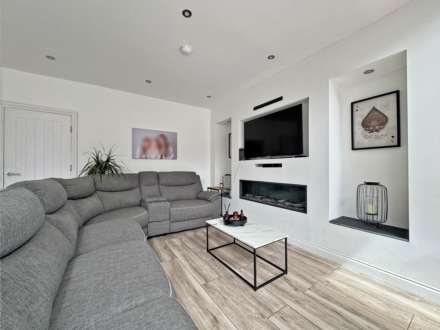 Thornham Old Road, Royton, Image 8