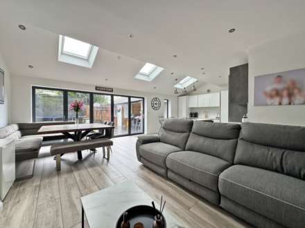 Thornham Old Road, Royton, Image 9