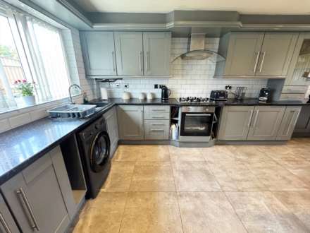 Higham Close, Royton, Image 4