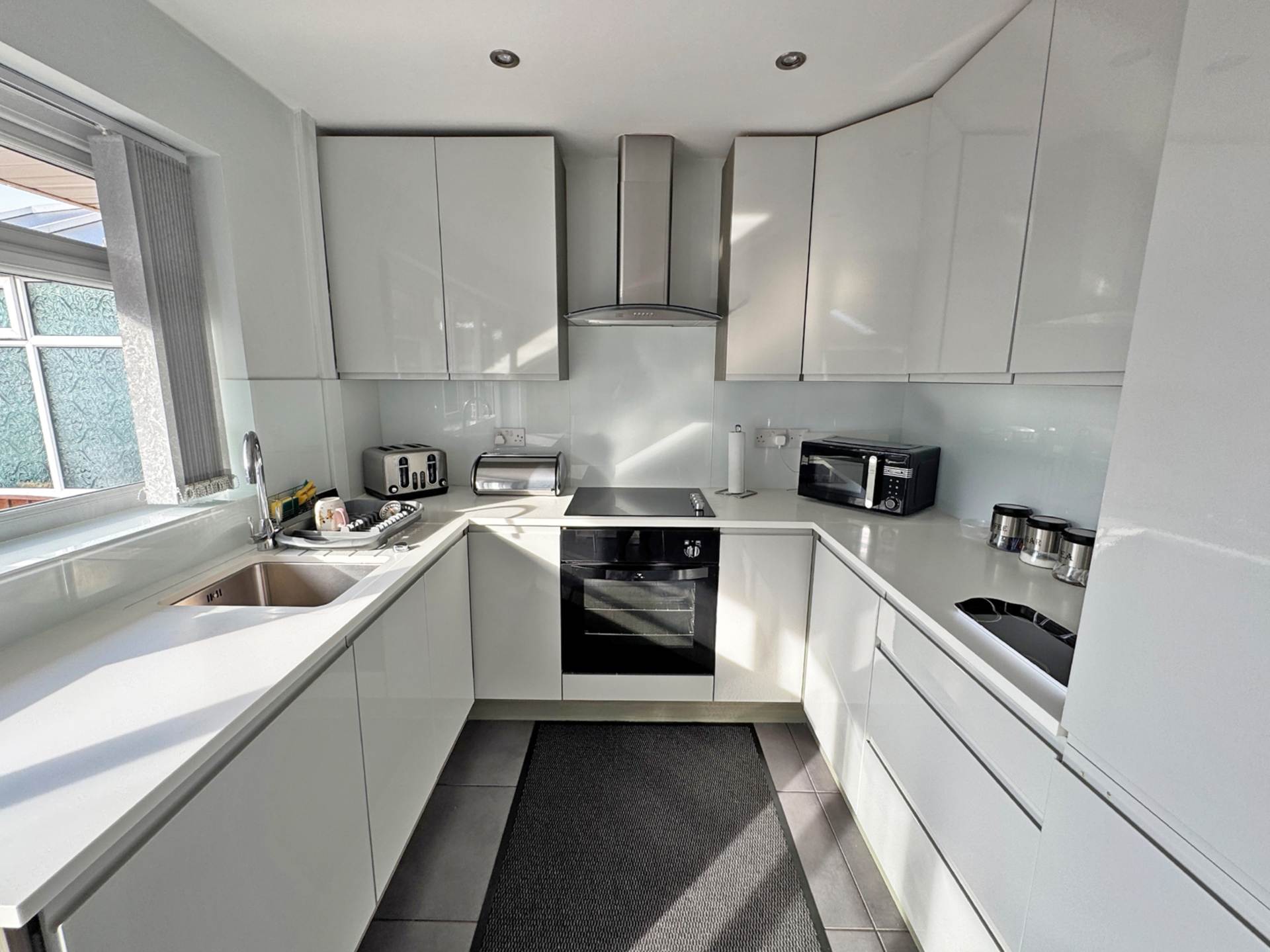 Helston Drive, Royton, Image 4
