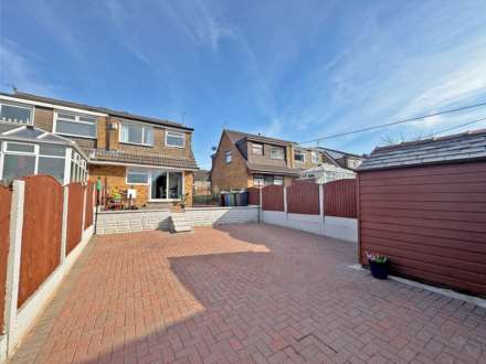 Helston Drive, Royton, Image 13