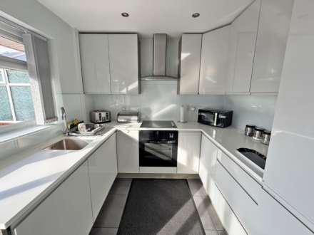 Helston Drive, Royton, Image 4