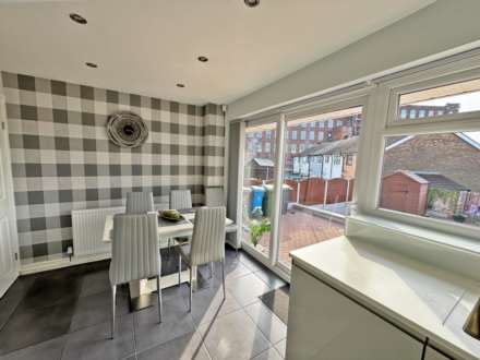 Helston Drive, Royton, Image 5