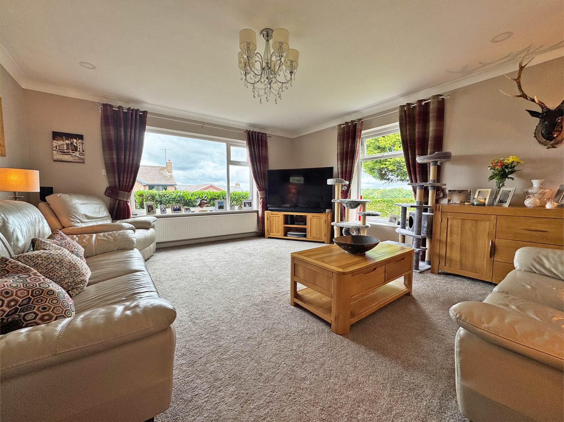 Harden Hills, Shaw, Oldham, Image 2