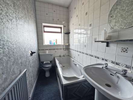 Shaw Road, Oldham, Image 7