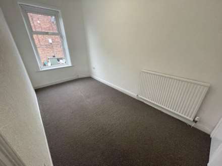 London Road, Derker, Image 15